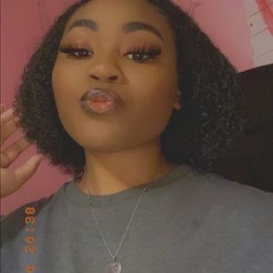 Meet your Posher, Markeyera